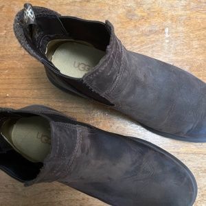 UGG Chelsea mens leather boots